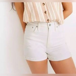 Madewell Curvy High Rise Denim Shorts in Tile White